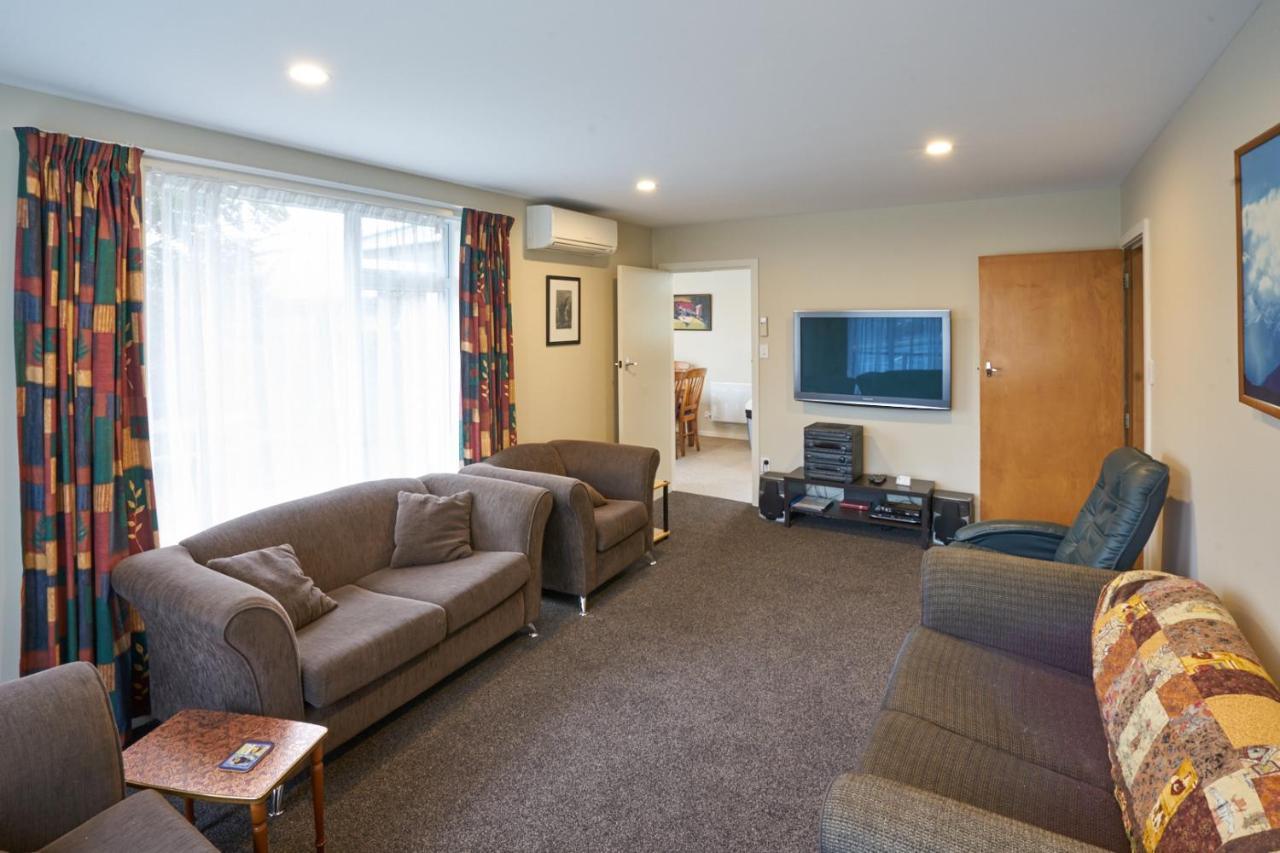 Accommodation Fiordland -The Three Bedroom House At 226A Milford Road Te Anau Eksteriør billede