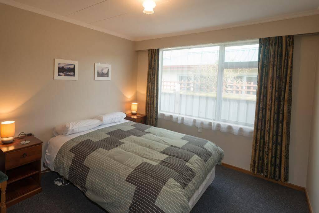 Accommodation Fiordland -The Three Bedroom House At 226A Milford Road Te Anau Eksteriør billede