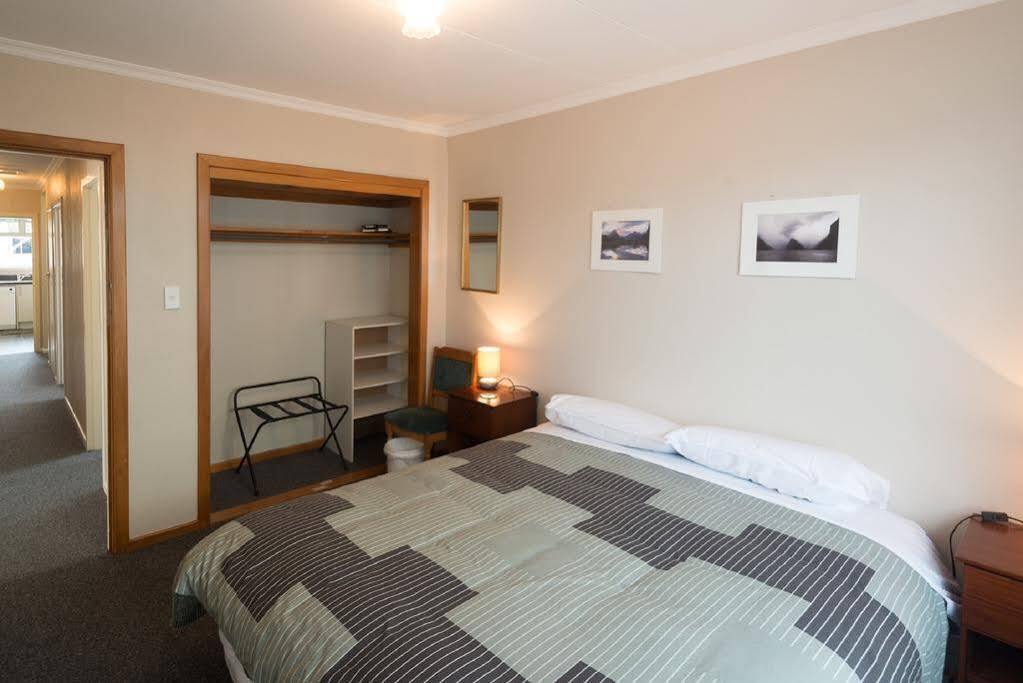 Accommodation Fiordland -The Three Bedroom House At 226A Milford Road Te Anau Eksteriør billede