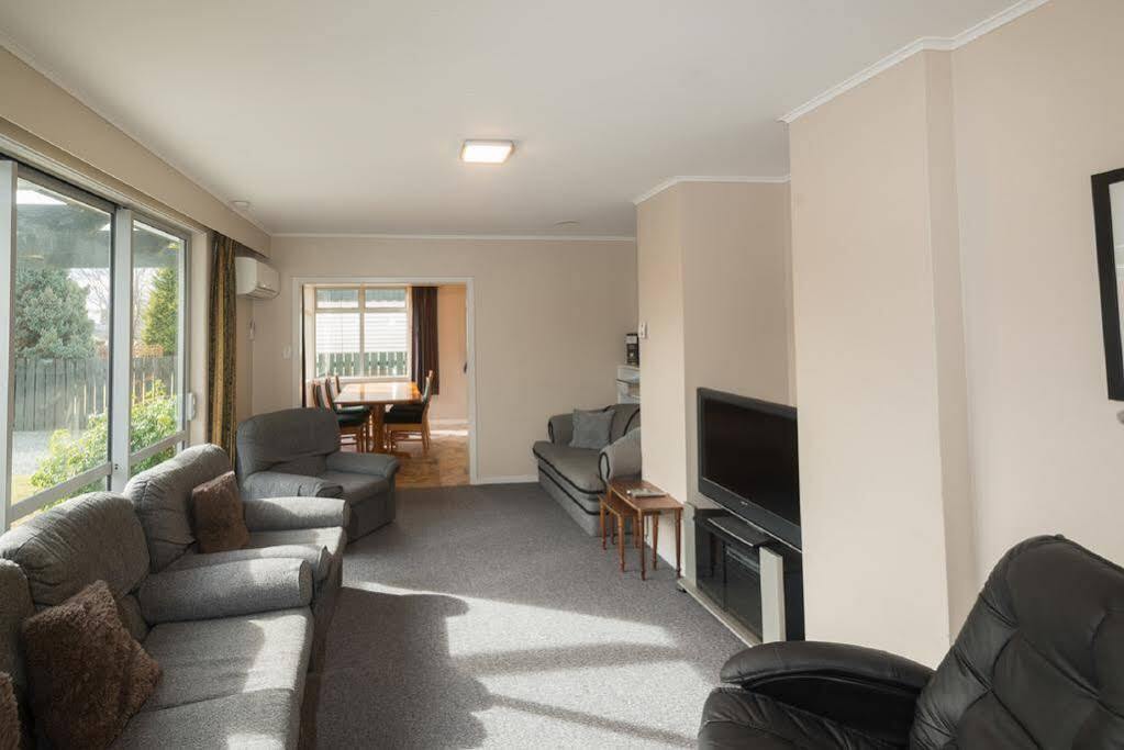 Accommodation Fiordland -The Three Bedroom House At 226A Milford Road Te Anau Eksteriør billede